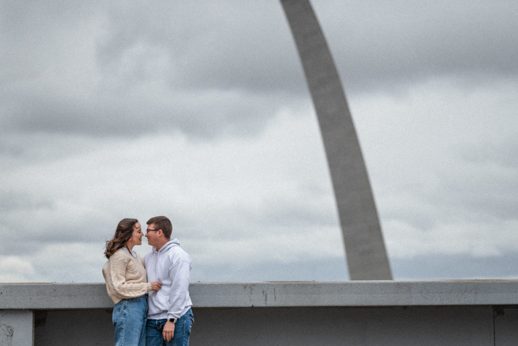 Couple in love admires each other under st louis gateway arch.